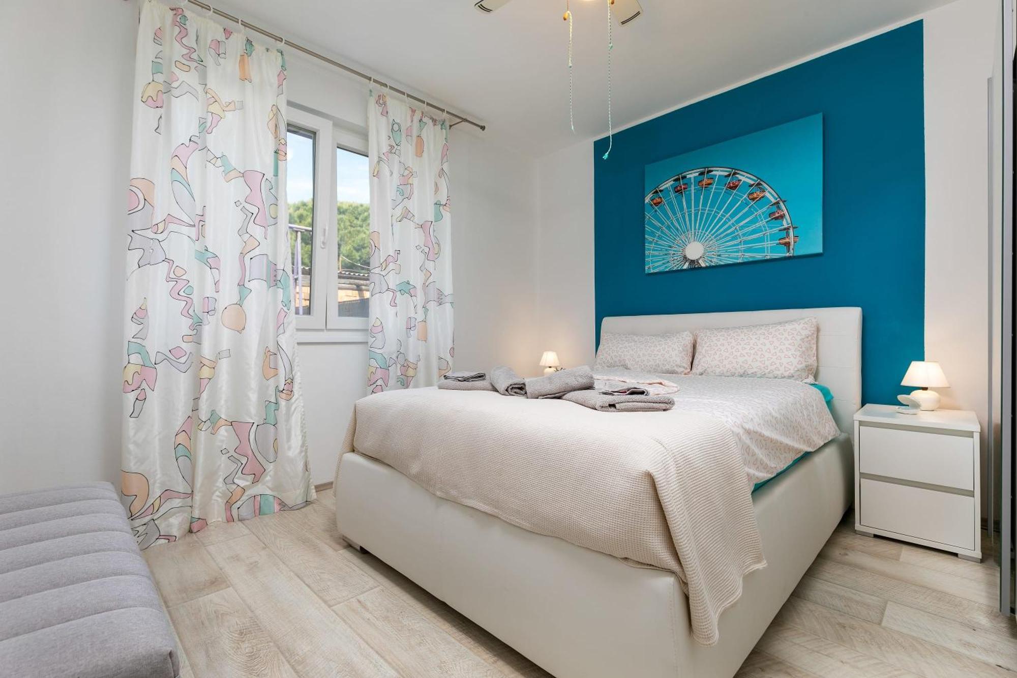 Apartman Two-bedroom App 'castegner' With Garden & Free Parking *