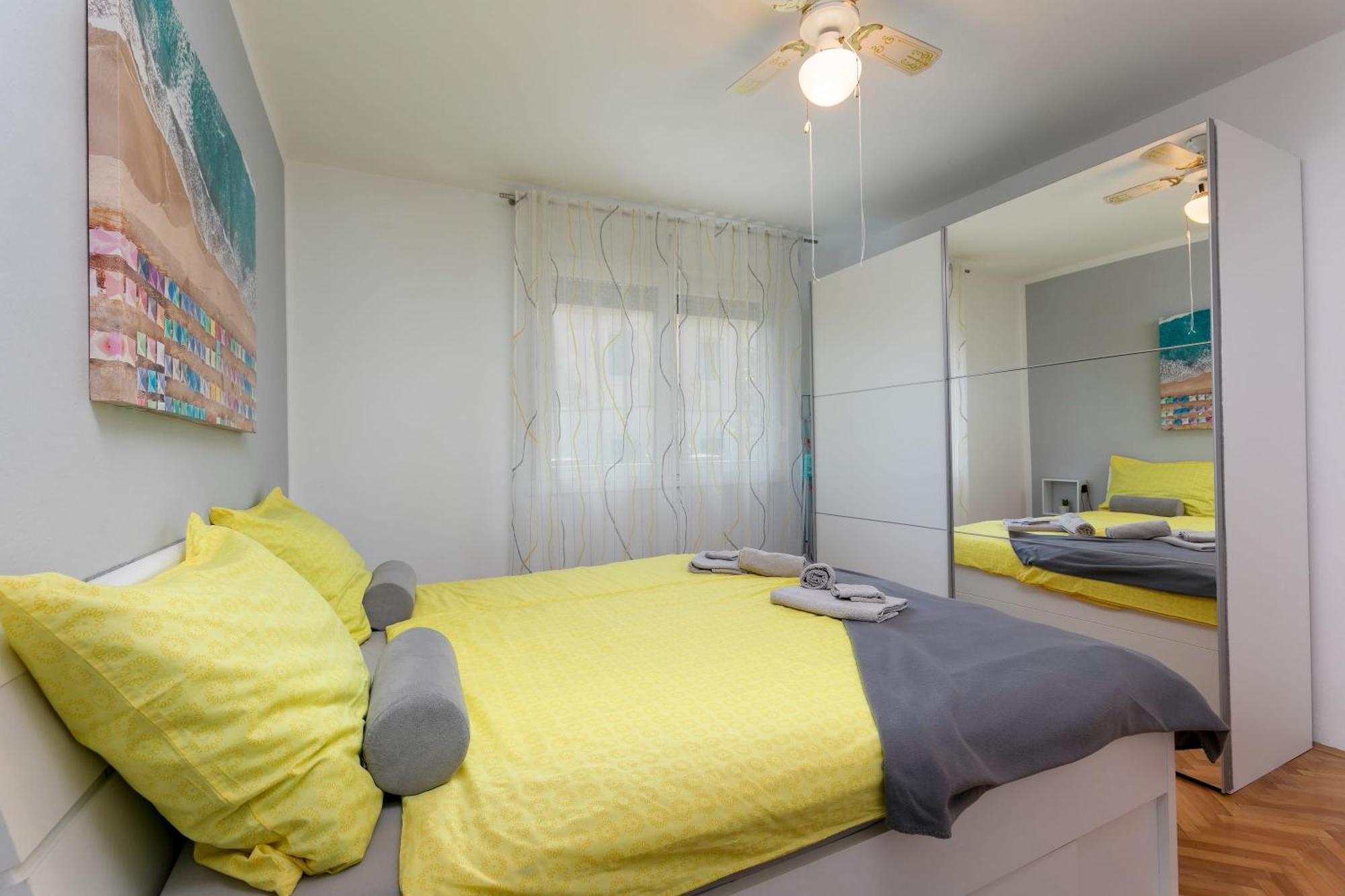 Appartamento Two-bedroom App 'castegner' With Garden & Free Parking *