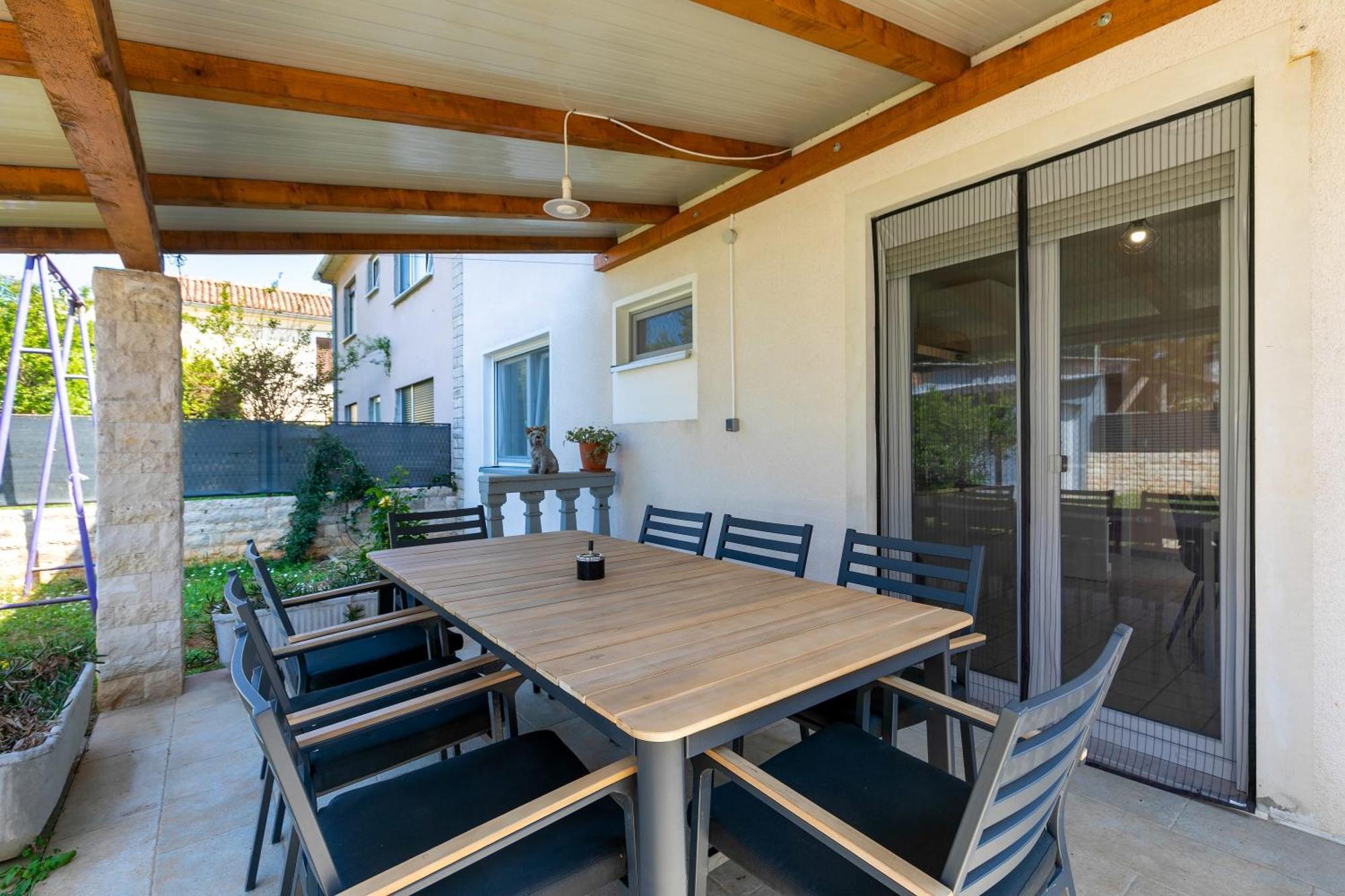 Appartamento Two-bedroom App 'castegner' With Garden & Free Parking