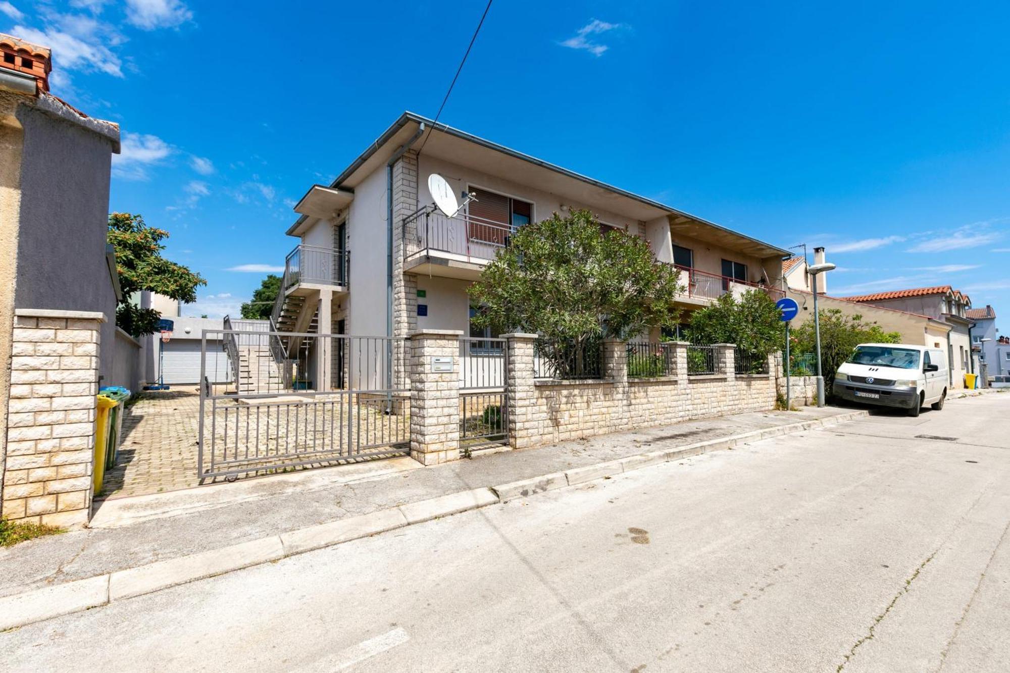 Appartamento Two-bedroom App 'castegner' With Garden & Free Parking